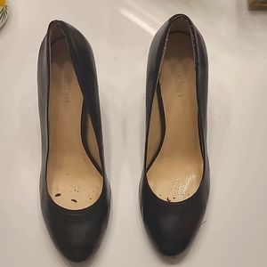 Black leather nine west pumps